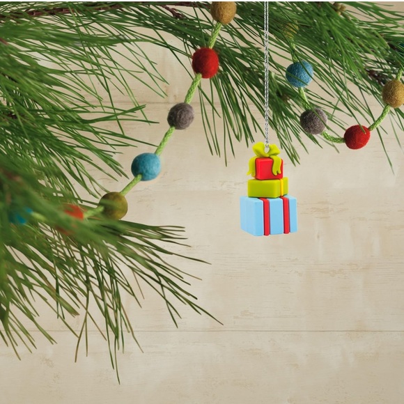 Hallmark Dr. Seuss's Grinch Stole Christmas! 11" Miniature Countdown Calendar - Picture 6 of 6